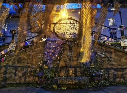 Malvern Spa Association card L - Malvinha spout at night